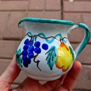 Miniature cream pourer